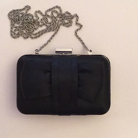 LA REGALE BLACK SATIN BOW DETAIL EVENING BAG. - Picture 2 of 8